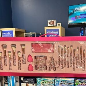 Glitz and Glam Makeup Brushes PINK Edition